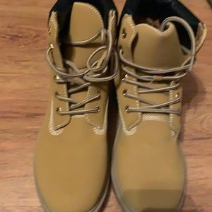 Brand new Timberland-style boots